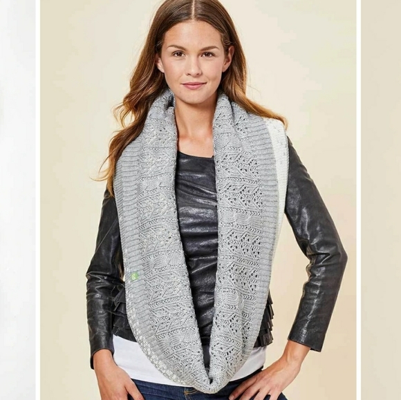 This is j infinity scarf - Picture 5 of 6